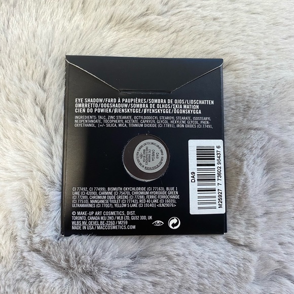 MAC Eyeshadow Refill Pan Omega - Picture 2 of 3